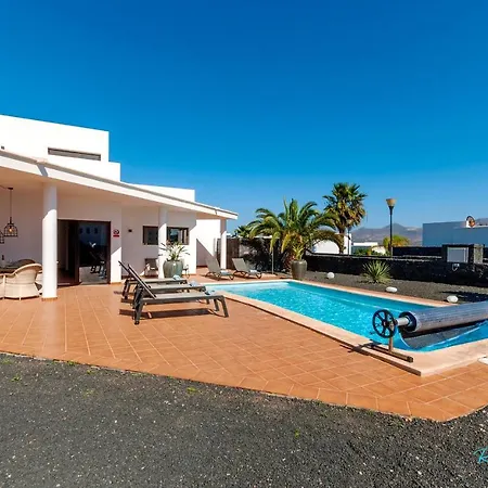 Remarkable 3-bed In Playa Blanca
